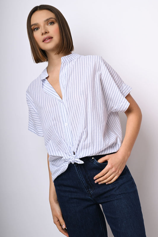 Camicia a righe con nodo