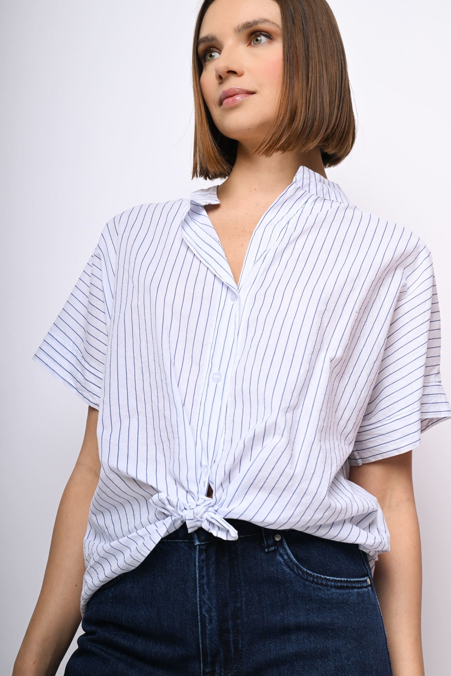 Camicia a righe con nodo