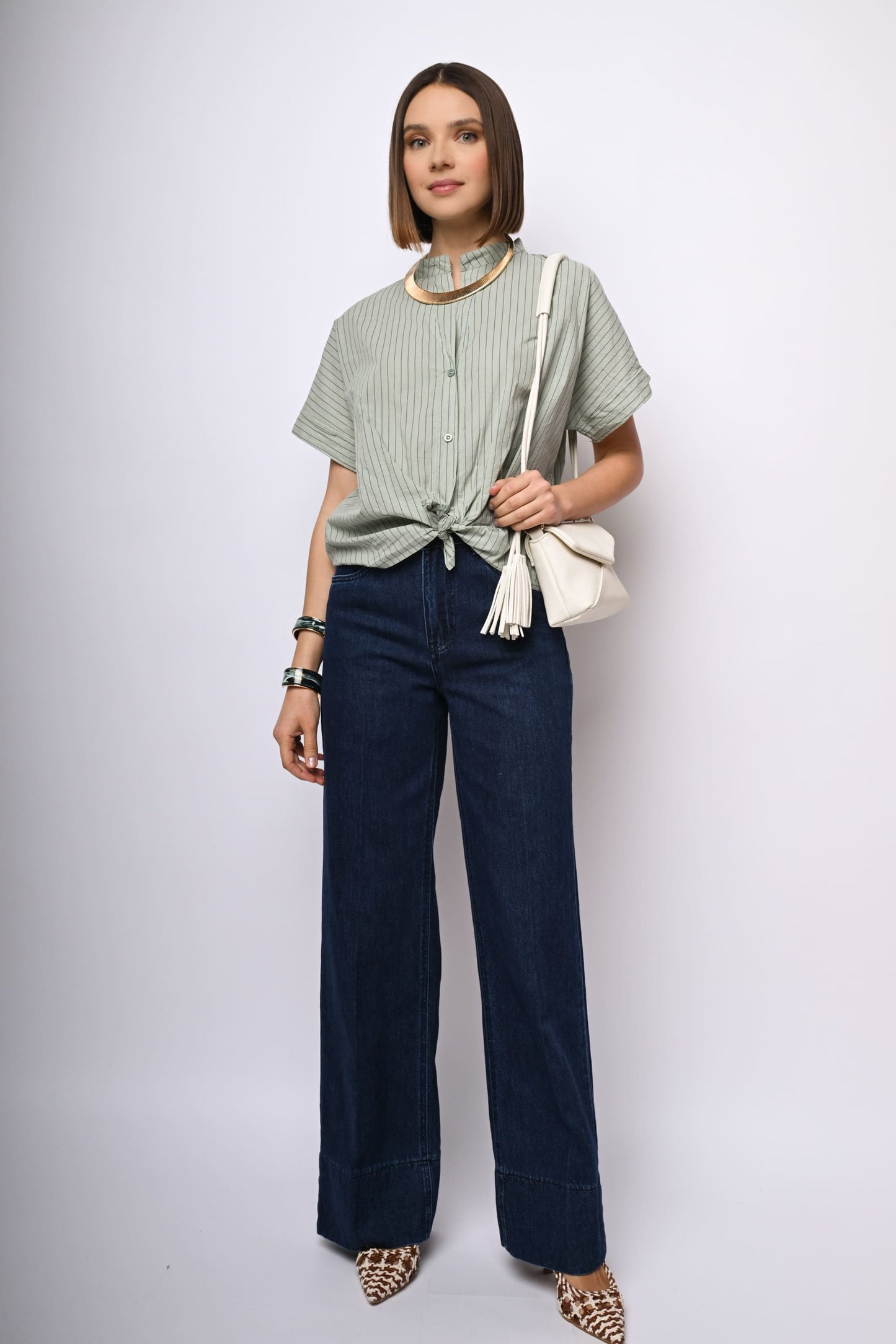 Camicia a righe con nodo
