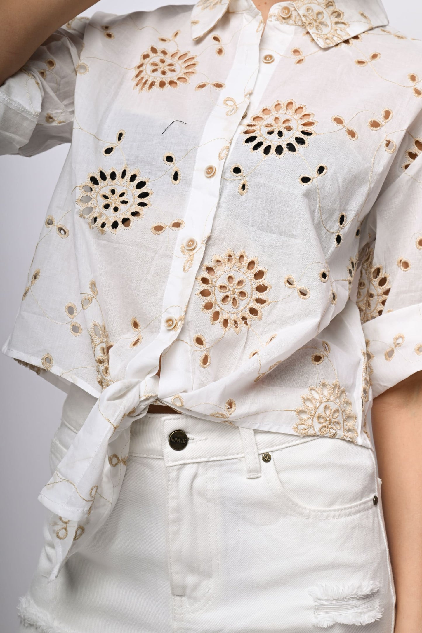 Camicia in pizzo Sangallo con nodo