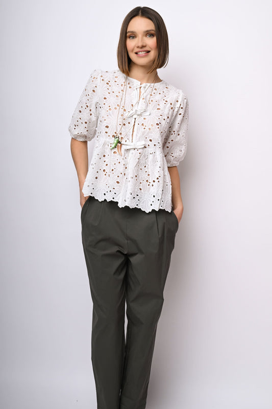 Blusa in pizzo Sangallo con laccetti
