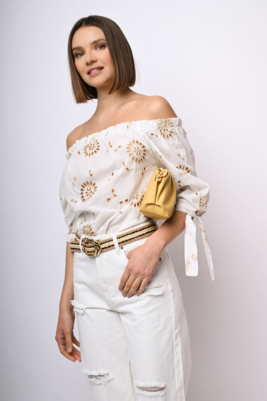 Blusa in pizzo Sangallo con spalle scoperte
